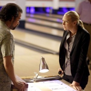 Anna Torv in una scena dell'episodio Fracture di Fringe