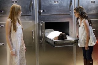 Ghost Whisperer: Jennifer Love Hewitt con Zoe Boyle in Birthday Presence, primo episodio della quinta stagione