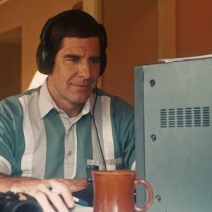 Scott Bakula in una scena del film The Informant! di Steven Sordebergh