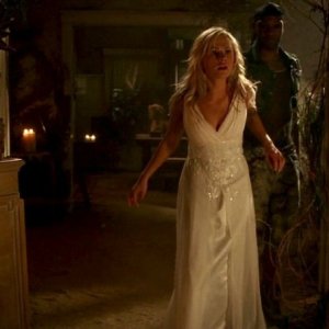 Anna Paquin in una scena dell'episodio 'Beyond Here Lies Nothin'' della serie tv True Blood