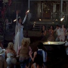 Michelle Forbes in una scena dell'episodio 'Beyond Here Lies Nothin'' della serie True Blood