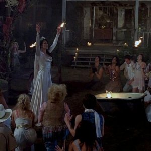 Michelle Forbes in una scena dell'episodio 'Beyond Here Lies Nothin'' della serie True Blood