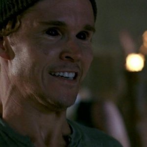 Ryan Kwanten in una scena dell'episodio 'Beyond Here Lies Nothin'' della serie tv True Blood
