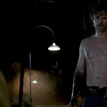 Sam Trammell in una sequenza dell'episodio 'Beyond Here Lies Nothin'' di True Blood