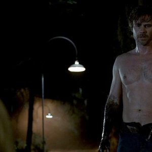 Sam Trammell in una sequenza dell'episodio 'Beyond Here Lies Nothin'' di True Blood