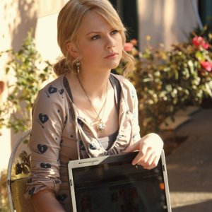 Taylor Swift nell'episodio 'Turn, Turn, Turn' della nona stagione di CSI - Las Vegas