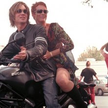 Jamie Lee Curtis e Chad Michael Murray in una scena in moto nel film Quel pazzo venerdì