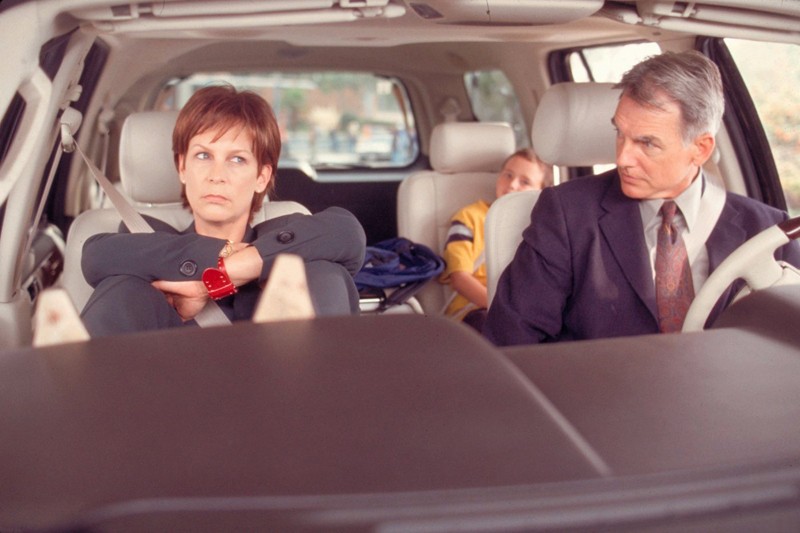 Jamie Lee Curtis e Mark Harmon in una scena di Quel pazzo venerdì