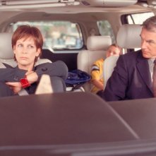 Jamie Lee Curtis (Tess) e Mark Harmon (Ryan) in una scena del film Quel pazzo venerdì