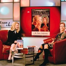 Tess Coleman (Jamie Lee Curtis) presenta il suo libro nel film Quel pazzo venerdì