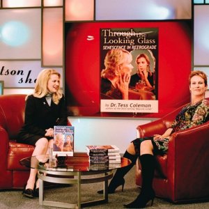 Tess Coleman (Jamie Lee Curtis) presenta il suo libro nel film Quel pazzo venerdì