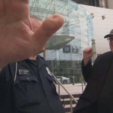 Michael Moore in una scena di Capitalism: A Love Story