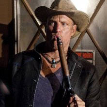 Woody Harrelson in una scena del film Zombieland