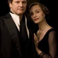 Colin Firth e Kristin Scott Thomas in una immagine promo del film Un matrimonio all'inglese