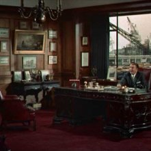 James Stewart discute con Tom Helmore in una scena del film La donna che visse due volte ( 1958 )