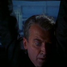 James Stewart nella scena iniziale del film La donna che visse due volte ( 1958 )