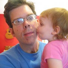 Jason e la piccola Ellie in un'immagine de Il silenzio prima della musica