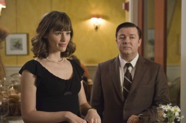 Jennifer Garner e Ricky Gervais in una scena del film The Invention of Lying