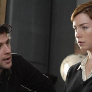 John Krasinski e Julianne Nicholson in una scena del film Brief Interviews with Hideous Men