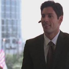 Jordan Belfi in una scena dell'episodio Security Briefs della sesta stagione di Entourage