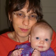 Monica e la piccola Ellie in un'immagine del documentario Il silenzio prima della musica