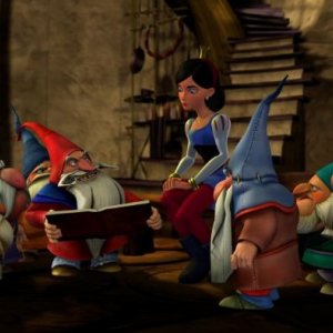 Un'immagine tratta dal film Biancaneve e gli 007 nani