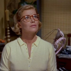 Barbara Bel Geddes in una scena del film La donna che visse due volte ( 1958 )