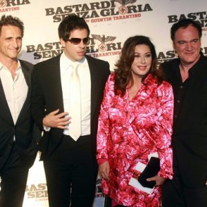 Edwige Fenech con Eli Roth, Quentin Tarantino e il produttore Lawrence Bender alla premiere romana di Bastardi senza gloria