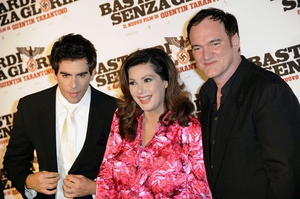 Edwige Fenech tra Eli Roth e Quentin Tarantino alla premiere romana di Bastardi senza gloria