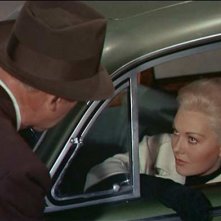 James Stewart e Kim Novak in una scena del film La donna che visse due volte ( Vertigo, 1958 )