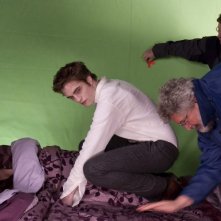 Robert Pattinson Accanto A Kristen Stewart Sul Set Di New Moon Secondo Capitolo Della Saga Di Twilight 131499