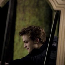 Robert Pattinson Riflesso In Uno Specchio Sul Set Di New Moon Secondo Capitolo Della Saga Di Twilight 131497