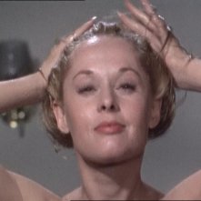 Tippi Hedren nella sequenza iniziale del film Marnie ( 1964 )