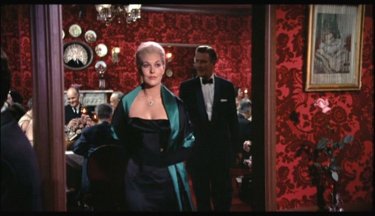 una splendida Kim Novak in una scena del film La donna che visse due volte ( 1958 )