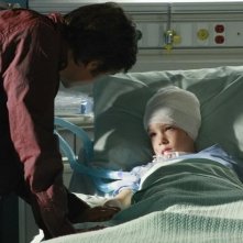 Jack Davenport e Lennon Wynn in una scena dell'episodio White To Play di FlashForward