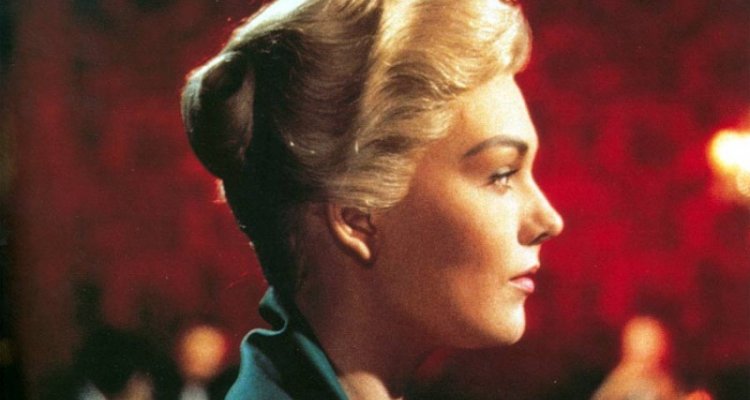 Il profilo di Kim Novak in una scena del film La donna che visse due