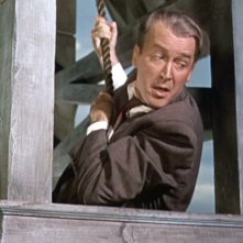 James Stewart in una scena di tensione del film L'uomo che sapeva troppo ( 1956 )