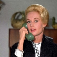 Tippi Hedren Al Telefono In Una Scena Del Film Gli Uccelli 1963 131813