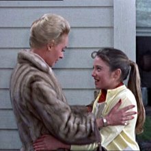 Tippi Hedren e Veronica Cartwright in una scena del film Gli uccelli ( 1963 )
