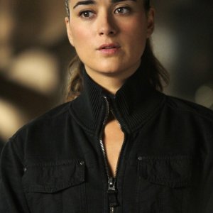 L'Agente Israeliana Ziva David (Cote de Pablo) in una scena dell'episodio Reunion di Navy NCIS