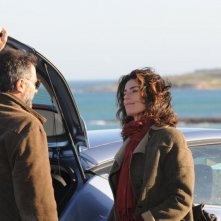 Anna Valle e Luca Barbareschi in una scena della serie tv Nebbie e delitti