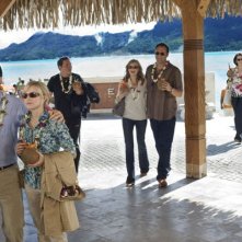 Jason Bateman, Kristen Bell, Jon Favreau, Malin Akerman, Vince Vaughn, Kristin Davis e Faizon Love nel film L'isola delle coppie (Couples Retreat, 2009)