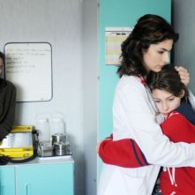 Luca Barbareschi, Anna Valle e Celeste Cuppone in una scena della terza stagione della serie tv Nebbie e delitti