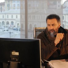Luca Barbareschi è il protagonista della serie tv Nebbie e delitti