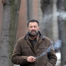 Luca Barbareschi, torna a vestire i panni del Commissario Soneri nella terza stagione della serie tv Nebbie e delitti