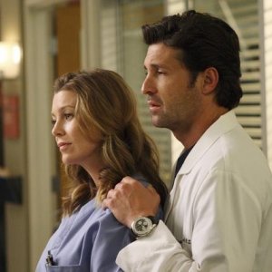 Ellen Pompeo e Patrick Dempsey in una scena dell'episodio I Always Feel Like Somebody's Watchin' Me di Grey's Anatomy