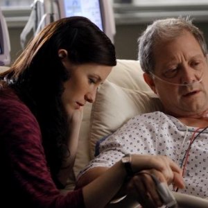 Jeff Perry e Chyler Leigh in una scena dell'episodio Tainted Obligation di Grey's Anatomy