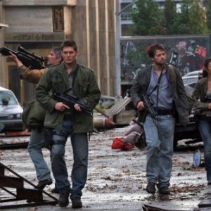 Jensen Ackles e Misha Collins in una scena dell'episodio The End di Supernatural