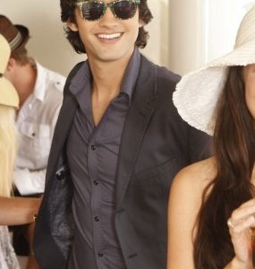 Michael Steger  in una scena dell'episodio Sit Down, You're Rocking the Boat di 90210