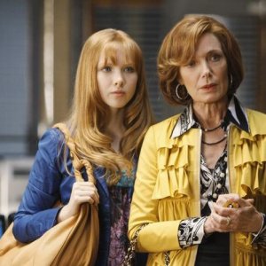 Molly Quinn e Susan Sullivan in una scena dell'episodio Deep in Death di Castle